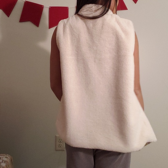 Faux fur vest - Picture 3 of 4